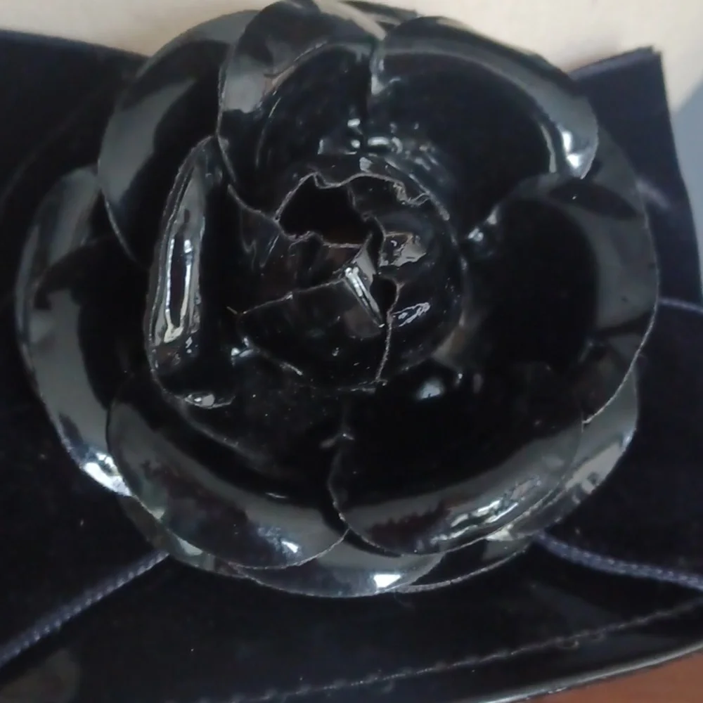 Eric Javits Cream Wool Beret with Black Velvet Flower Trim - Picture 9 of 15